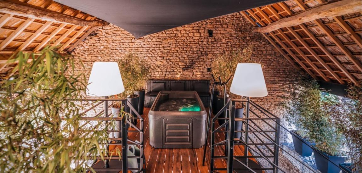 Le Studio Des Pres Verts Suite Design Avec Jacuzzi Privatif Jouey Zewnętrze zdjęcie